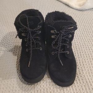 UGG Black Ankle Boots with Fur Lining (23)